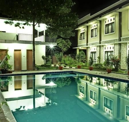 בוגור Gumilang Hotel מראה חיצוני תמונה