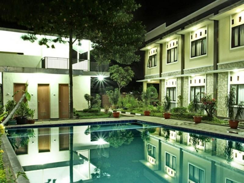 בוגור Gumilang Hotel מראה חיצוני תמונה