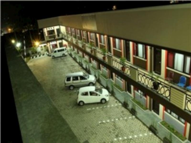 בוגור Gumilang Hotel מראה חיצוני תמונה