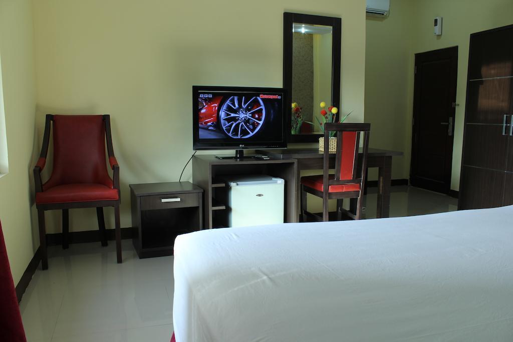 בוגור Gumilang Hotel מראה חיצוני תמונה