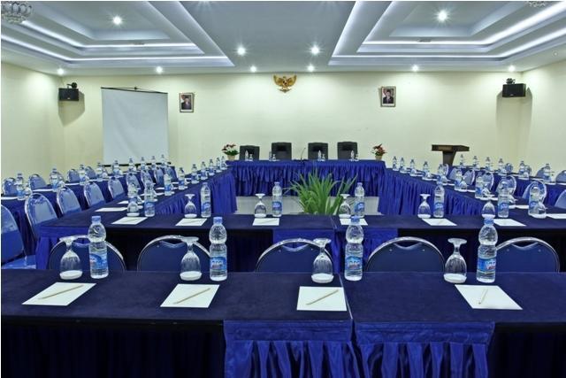 בוגור Gumilang Hotel מראה חיצוני תמונה