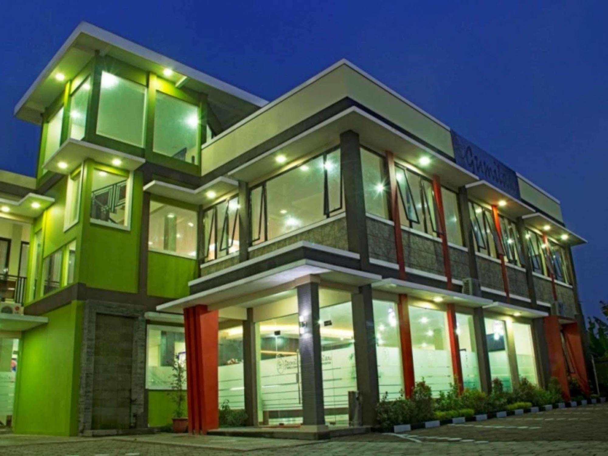 בוגור Gumilang Hotel מראה חיצוני תמונה
