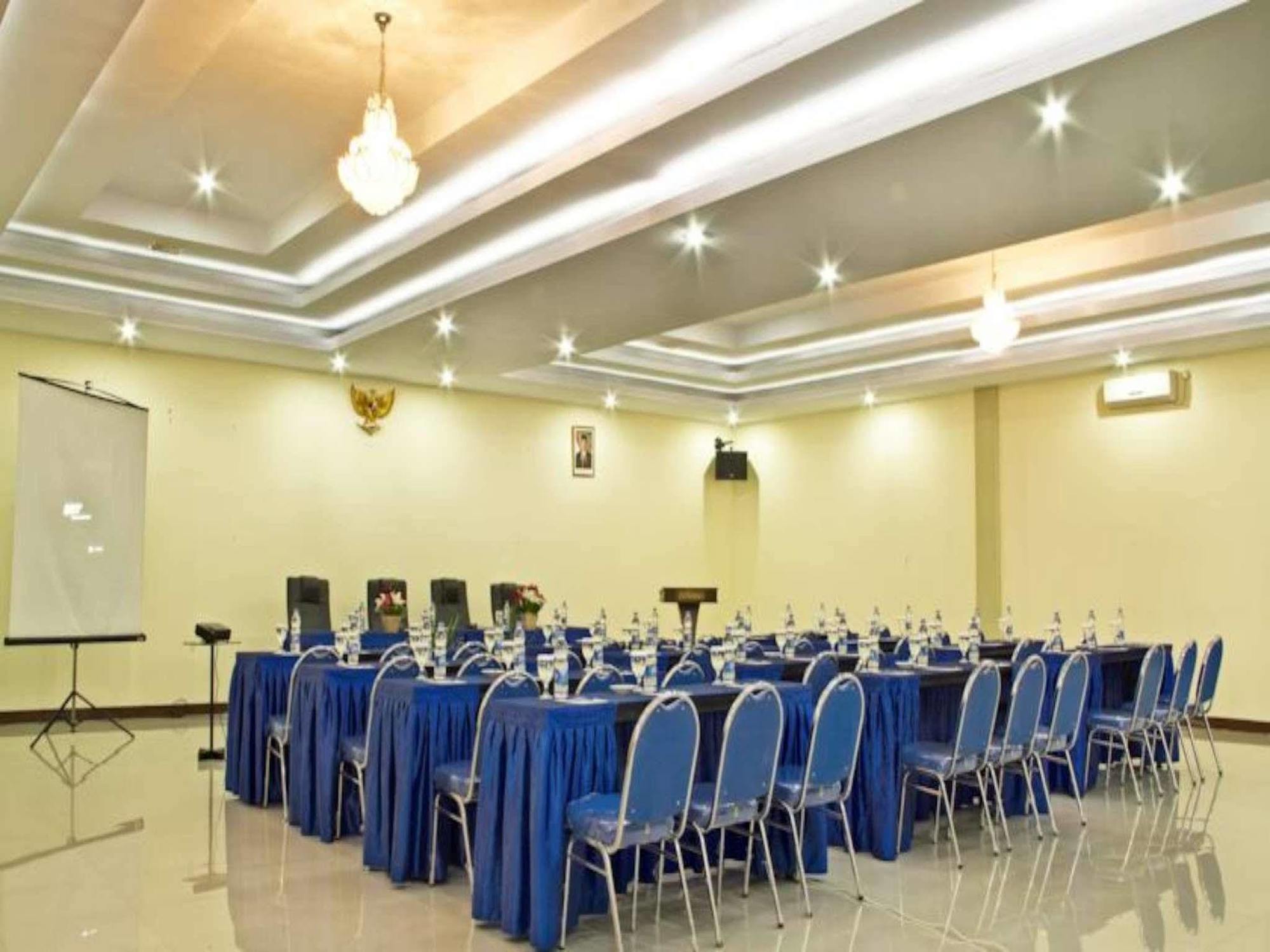 בוגור Gumilang Hotel מראה חיצוני תמונה